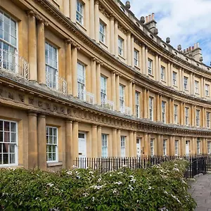 Pure B - Welcoming 3 Bed House Free Parking & Wifi Bath