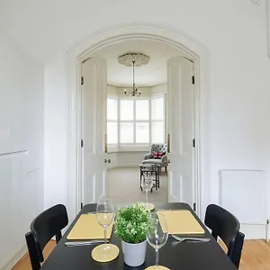 Stylish Period Maisonette Flat In Centre Of Bath